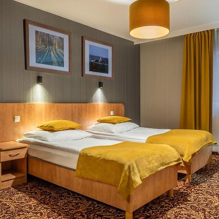 Hotel Kuznia Napoleonska Тересин Экстерьер фото