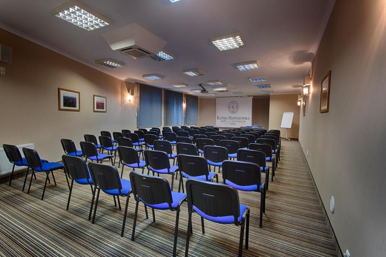 Hotel Kuznia Napoleonska Тересин Экстерьер фото