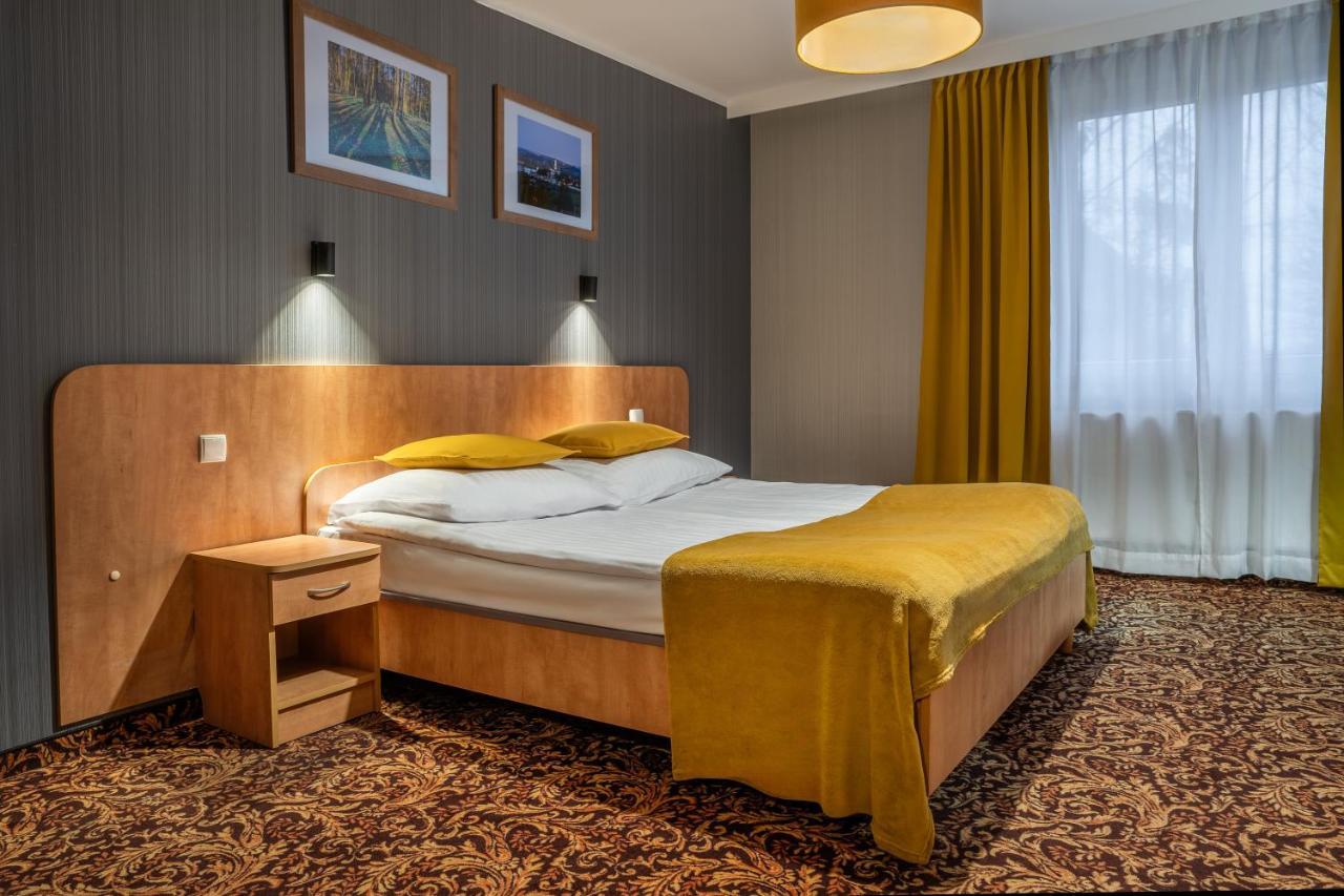 Hotel Kuznia Napoleonska Тересин Экстерьер фото