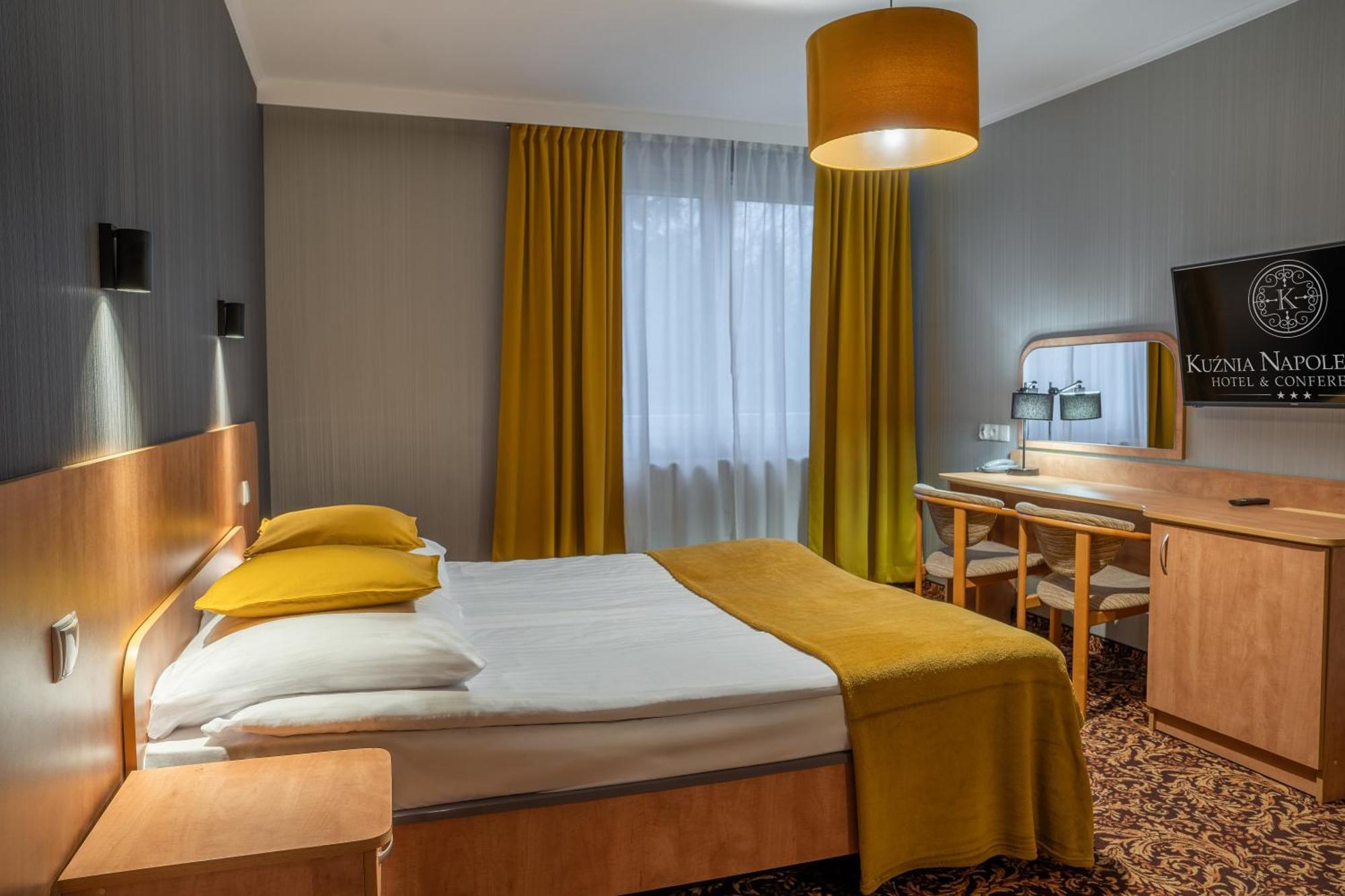 Hotel Kuznia Napoleonska Тересин Экстерьер фото