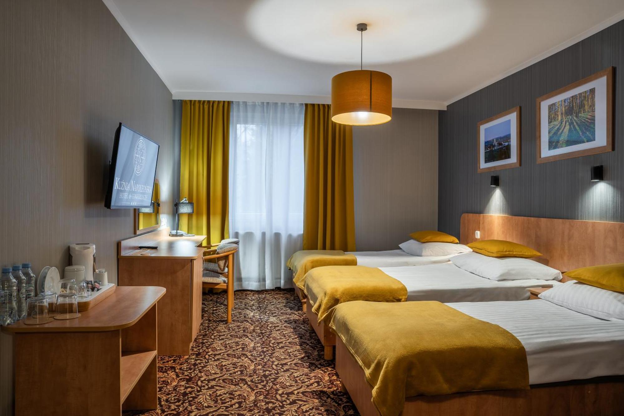 Hotel Kuznia Napoleonska Тересин Экстерьер фото