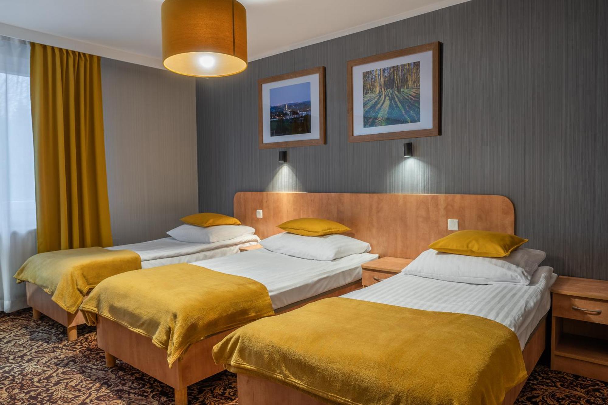 Hotel Kuznia Napoleonska Тересин Экстерьер фото