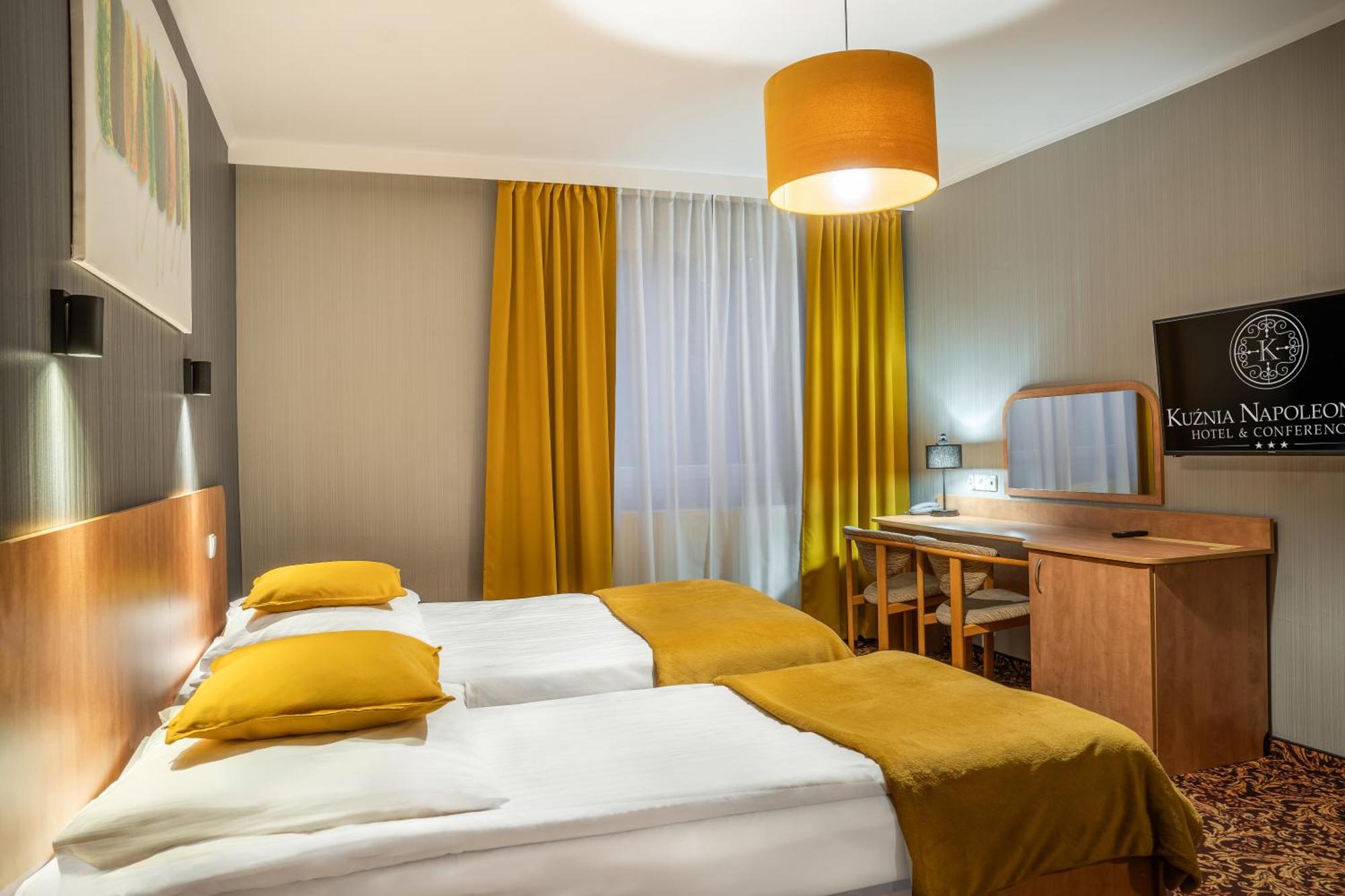 Hotel Kuznia Napoleonska Тересин Экстерьер фото